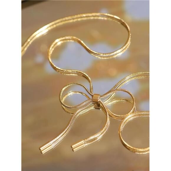 Dainty Bow & Flower Necklace | Coquette Aesthetic Pendant | Cute Jewelry Gift - Picture 5 of 7